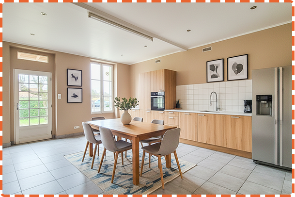 La même pièce après home staging virtuel